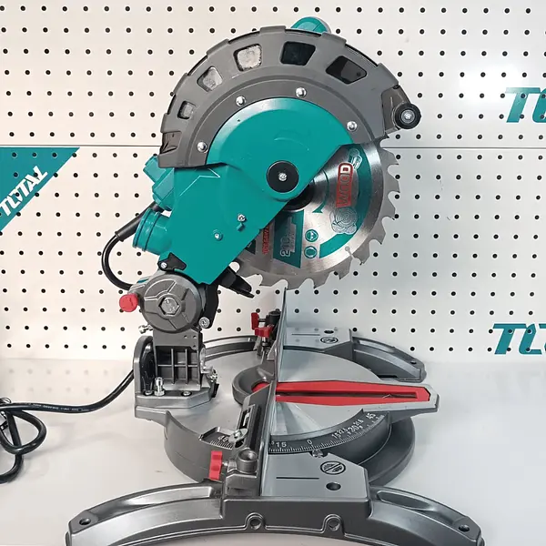 Sierra Acolilladora Ingleteadora 8" 1400w Total