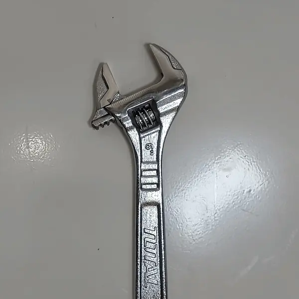 Llave Ajustable 6" Cromada Total